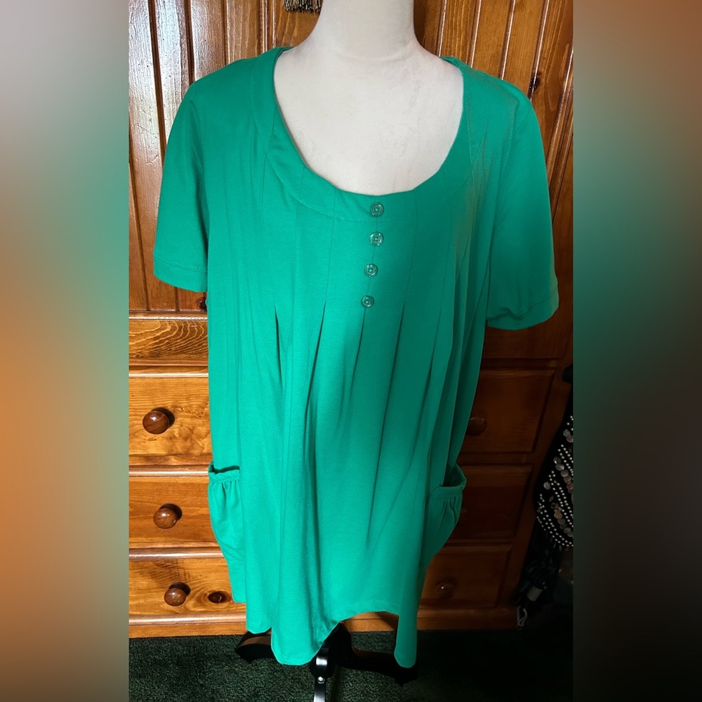 Romans Tropical Green size 1X 3 button pleated front side pockets.